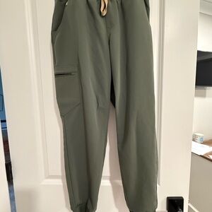 Figs Olive Green Women's Cropped Cargo Scrub Joggers
